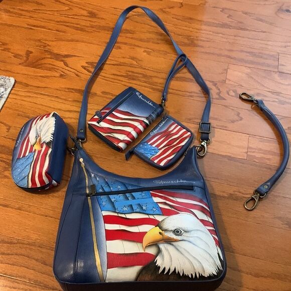 Anuschka crossbody w/adjustable strap and small handle to change to shoulder bag - Picture 11 of 12